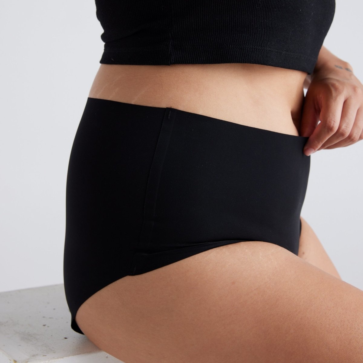 Mid-Rise Full Brief - Seamless Ultrasmooth - Black - Peach Underwear