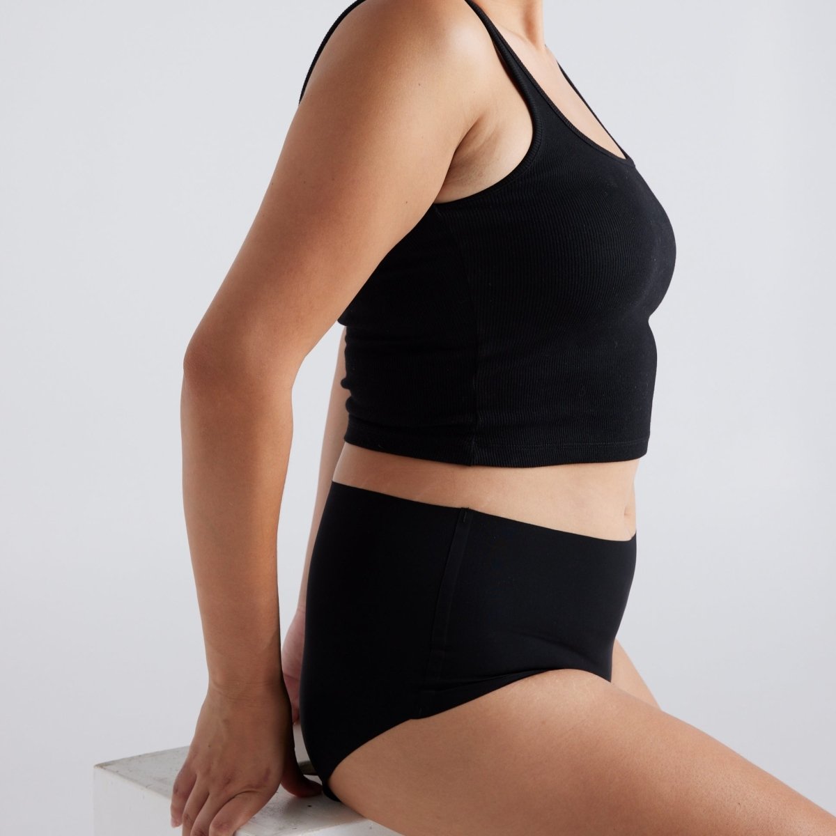 Mid-Rise Full Brief - Seamless Ultrasmooth - Black - Peach Underwear