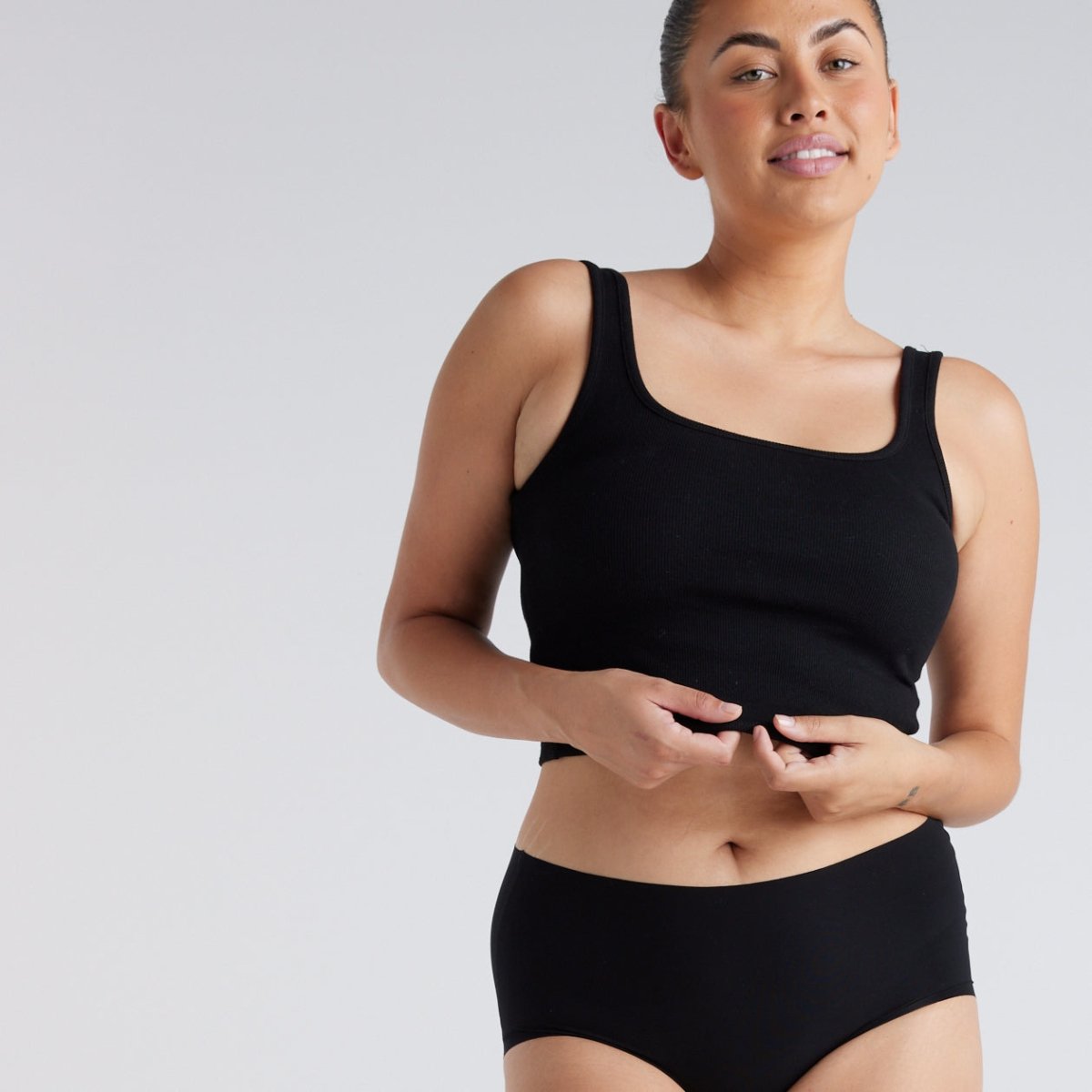 Mid-Rise Full Brief - Seamless Ultrasmooth - Black - Peach Underwear