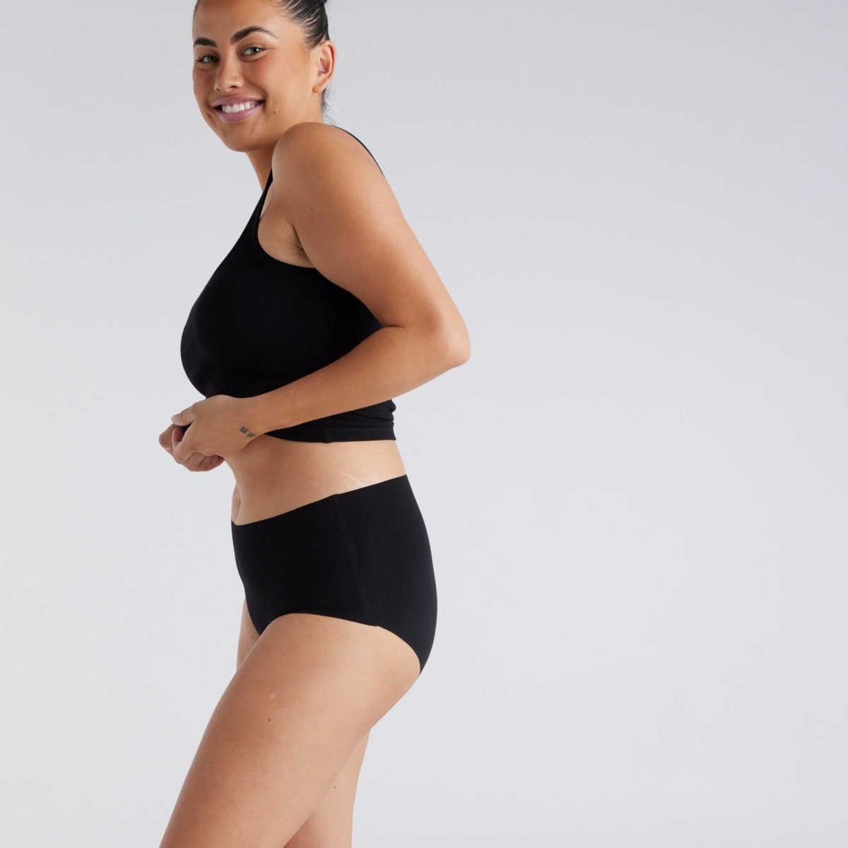 Mid-Rise Full Brief - Seamless Ultrasmooth - Black - Peach Underwear