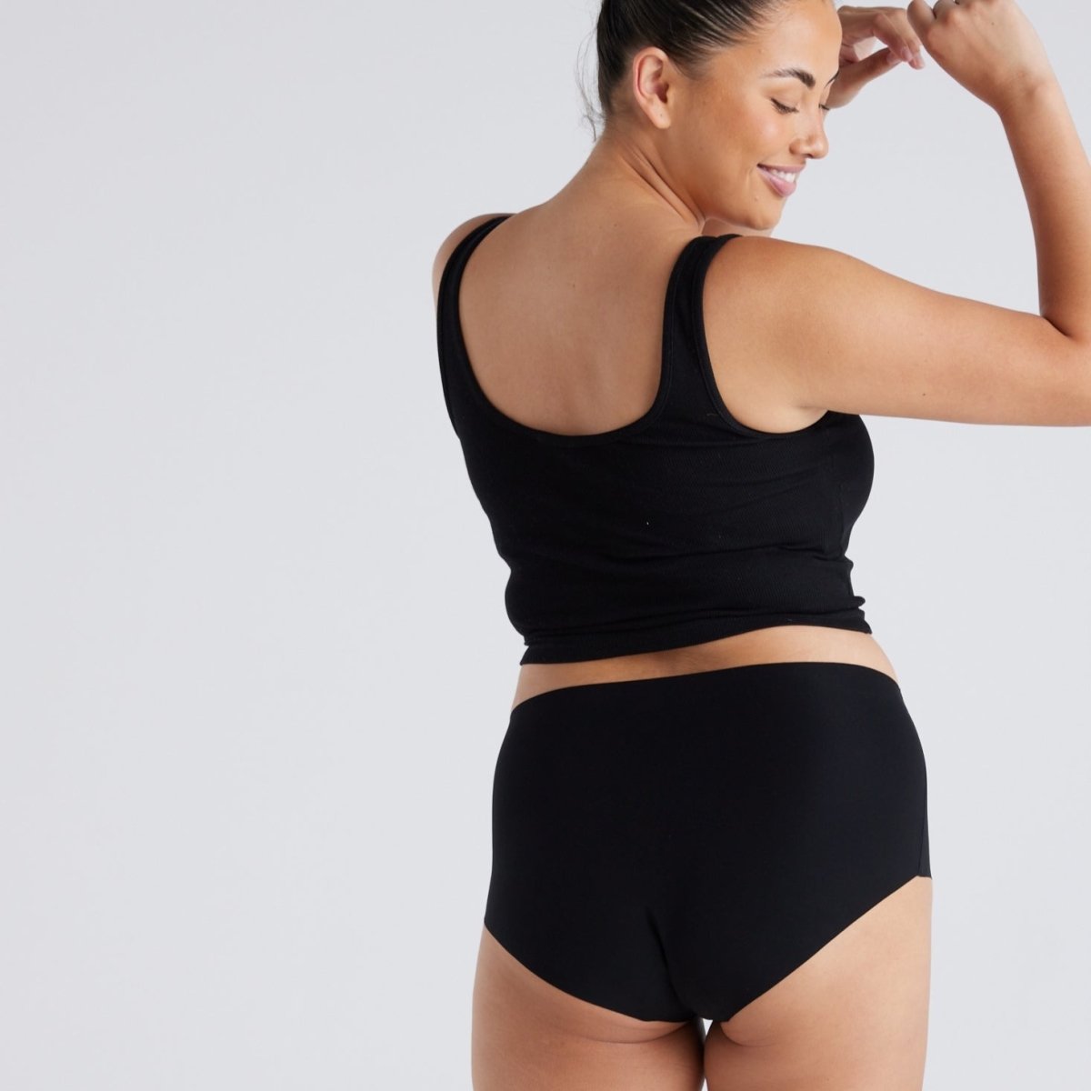 Mid-Rise Full Brief - Seamless Ultrasmooth - Black - Peach Underwear