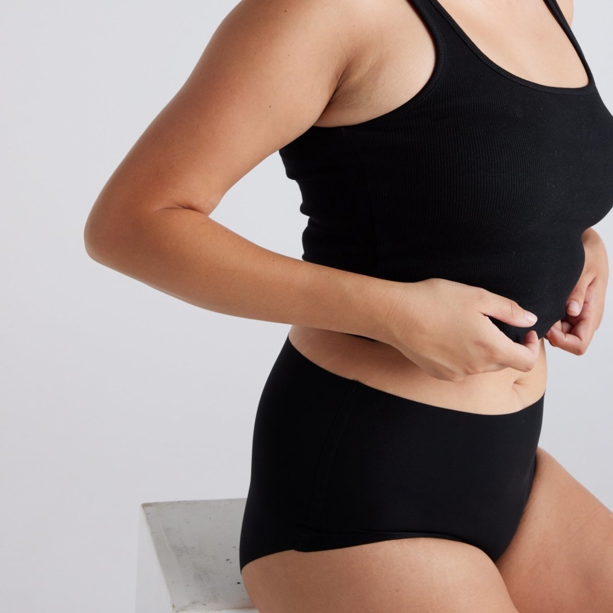 Mid-Rise Full Brief - Seamless Ultrasmooth - Black - Peach Underwear