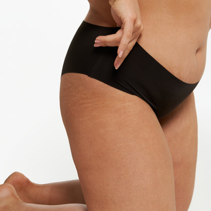 Mid-Rise Cheeky - Seamless Ultrasmooth - Black