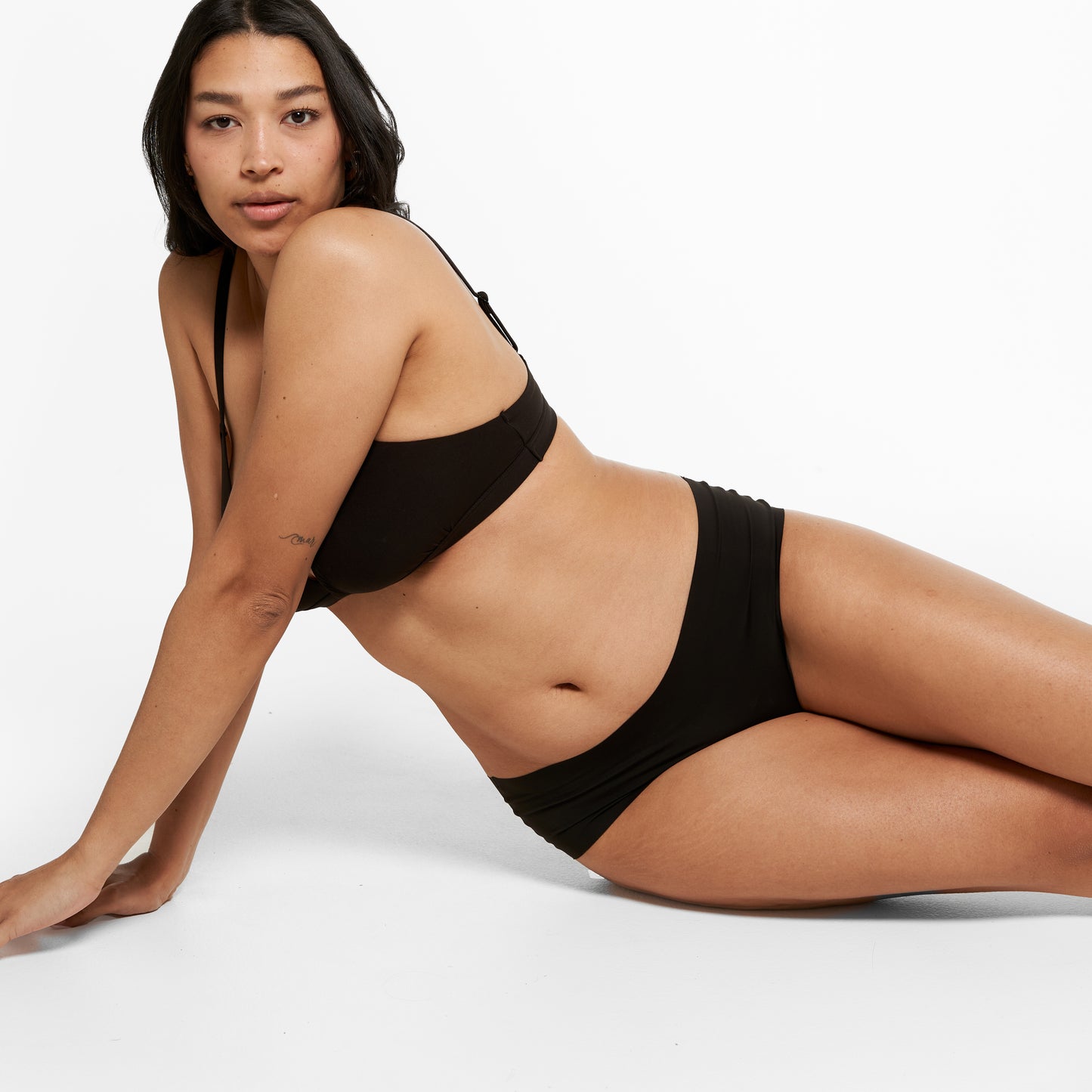 Mid-Rise Cheeky - Seamless Ultrasmooth - Black