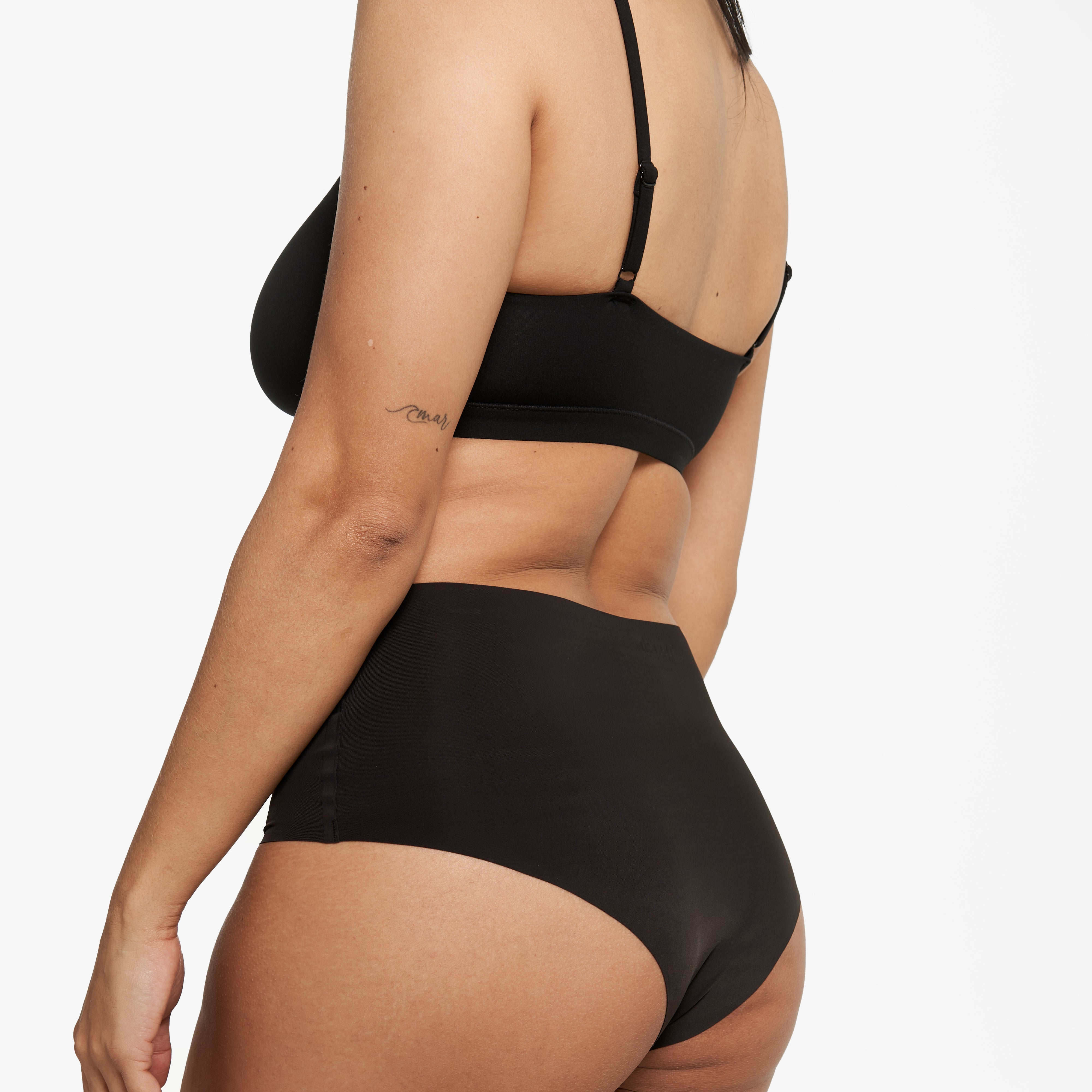 High-Rise Cheeky - Seamless Ultrasmooth - Black