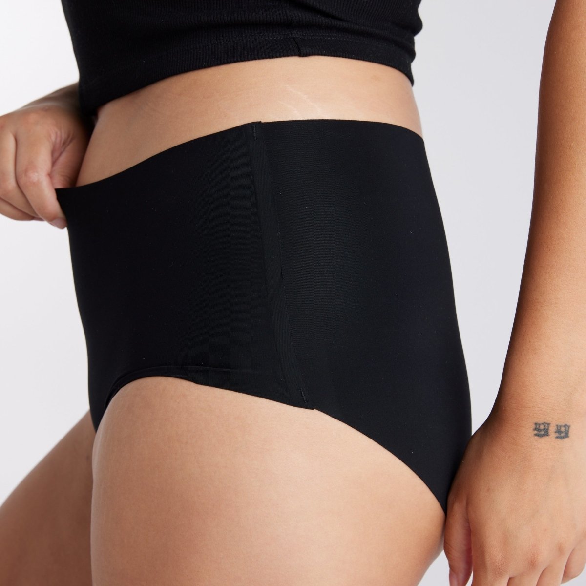 Mid-Rise Full Brief - Seamless Ultrasmooth - Black - Peach Underwear